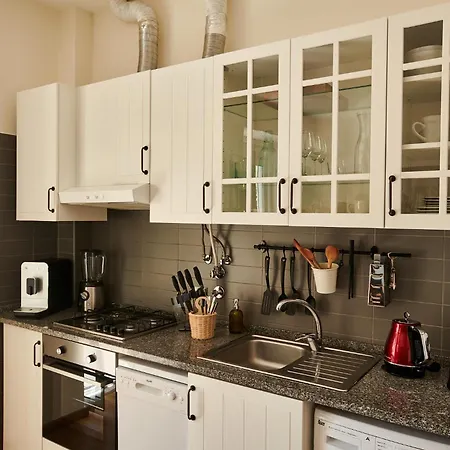 The Sunset Hideout Apartman