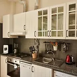 The Sunset Hideout Apartman